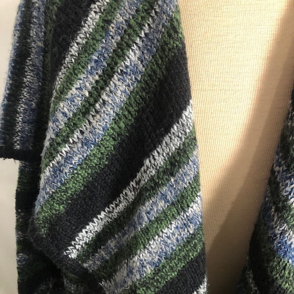 Womens Sweater. Black, Green, Grey. Size M/L. Kensie - Picture 3 of 7